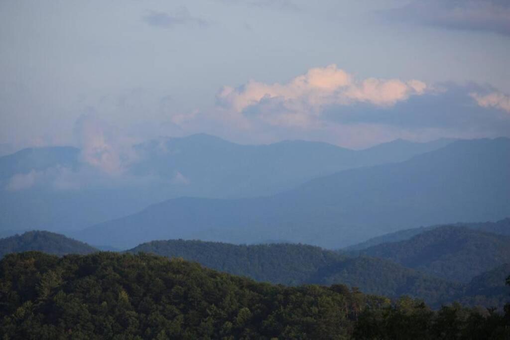 View! Private! Hot Tub,Pool Table,Fireplace,Relax! Sevierville Bagian luar foto