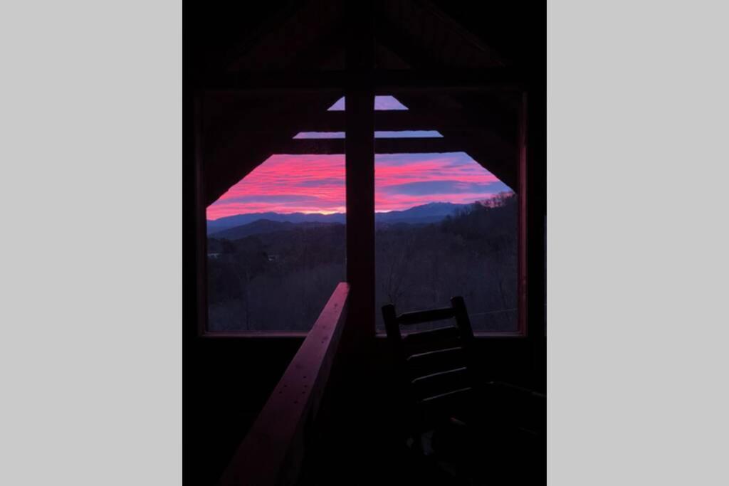 View! Private! Hot Tub,Pool Table,Fireplace,Relax! Sevierville Bagian luar foto